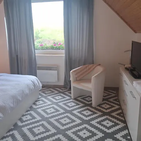 Pod Jedlou 게스트하우스 3*